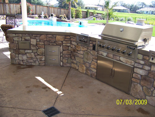 Outdoor Kitchen with Stainless Steel
