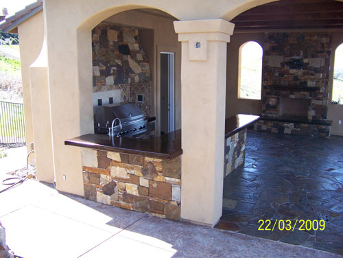 Outdoor Kitchen with Flagstone Tile Outdoor Kitchen with Flagstone Tile